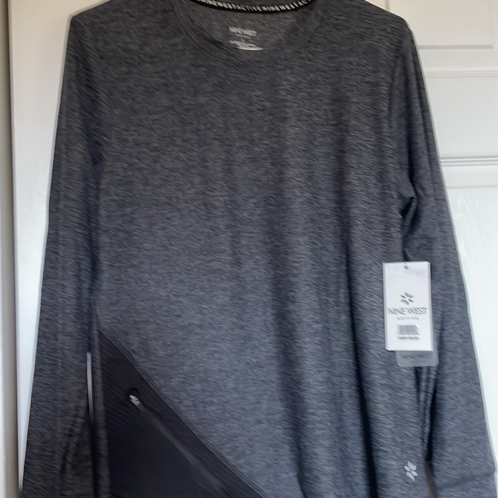 NWT L Nine West gray/black sports top asymmetrical zip pocket wicking breathable